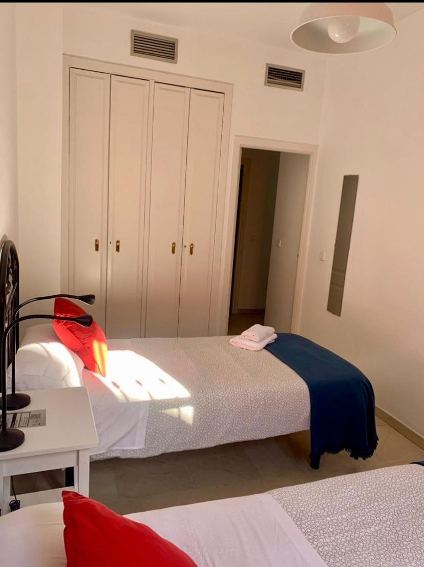Apartamento Torre De La Plata Севилья Экстерьер фото