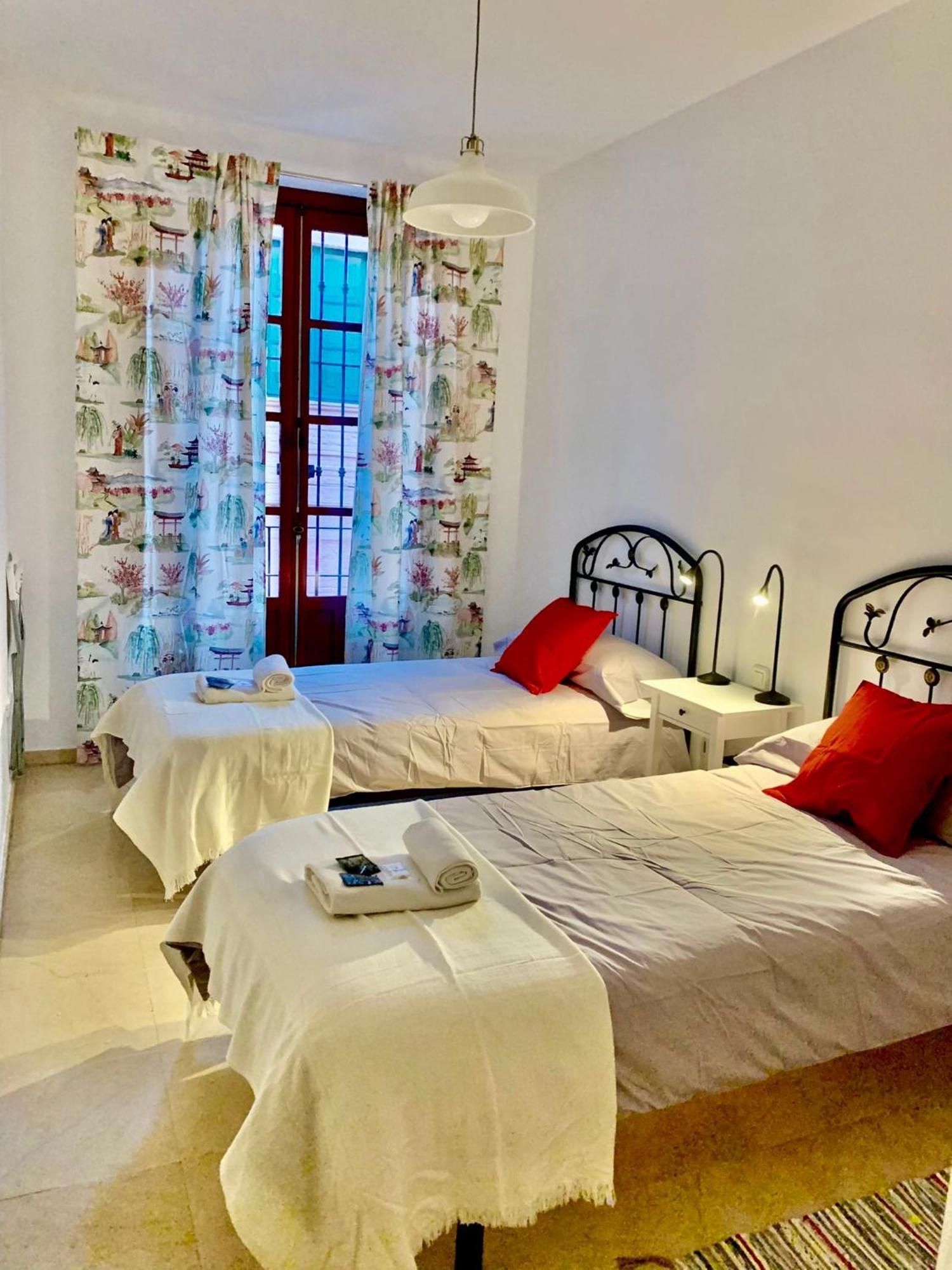 Apartamento Torre De La Plata Севилья Экстерьер фото